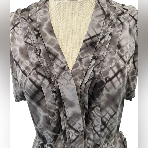 Banana Republic Black and Gray Snake Print Dress -Size 0 - Picture 3 of 9